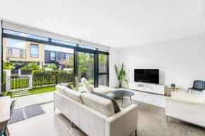 Hobsonville Point Enchanter with Parking and Wi-fi